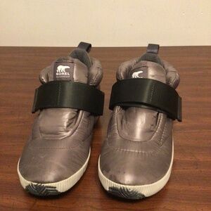 SOREL Quilted winter boots with Velcro strap closure SZ 8.5
